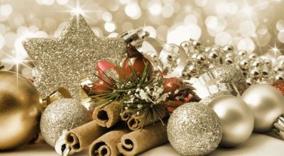 sfondo-decorativo-di-natale-con-luci-e-stelle